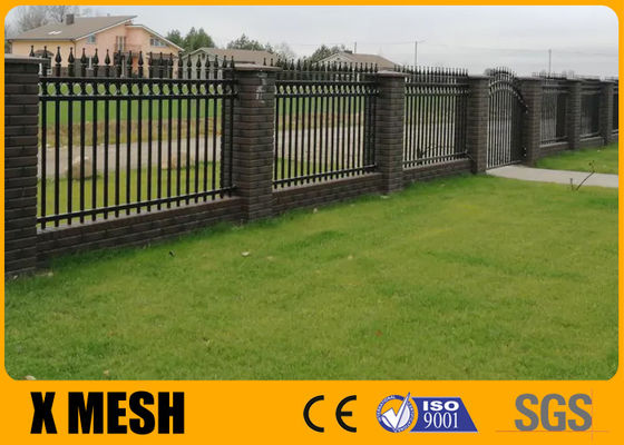 O vinil preto transversal da cor das portas de jardim decorativo da resistência das bases itares revestiu 3.0m altos